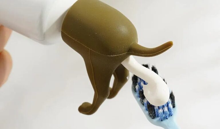 Funny Pooping Toothpaste Cap
